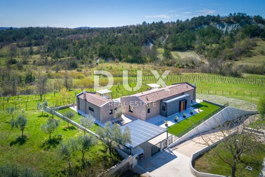 Luxury home in Buzet, Grad Buzet