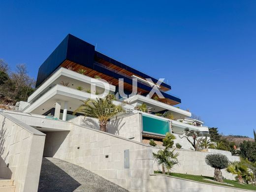 Apartment / Etagenwohnung in Opatija, Grad Opatija