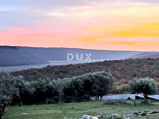 Teren w Buje, Grad Buje