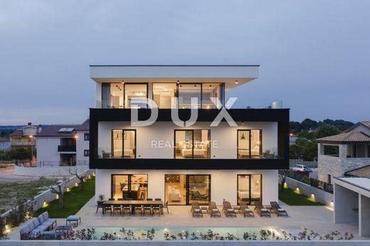 Casa de luxo - Pula, Grad Pula