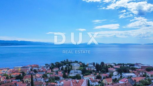 Grundstück in Opatija, Grad Opatija