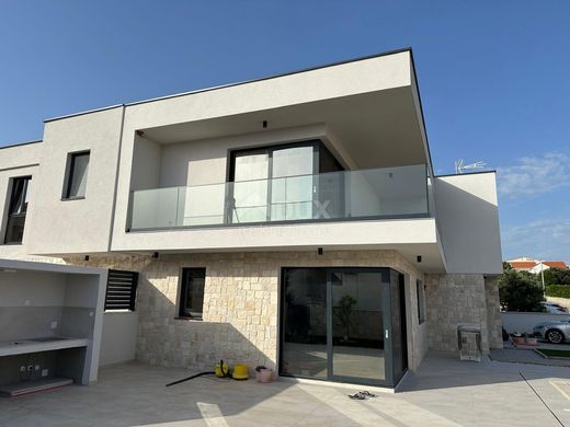 Luxury home in Kolan, Zadar