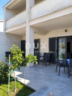 Luxury home in Fažana, Fažana-Fasana