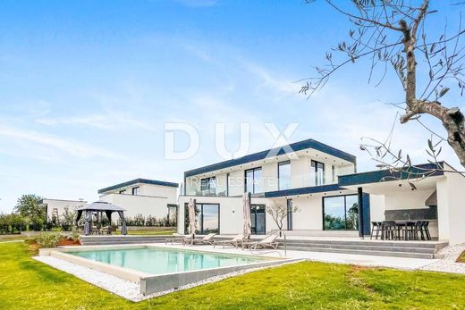 Casa di lusso a Kaštelir, Kaštelir-Labinci