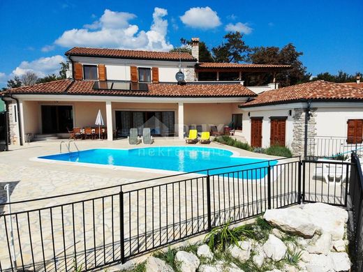 Luxury home in Žminj, Istria