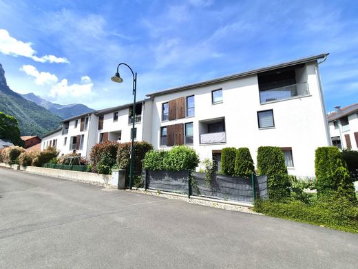 Apartment in Chessel, Aigle District