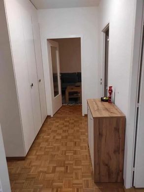 Apartment / Etagenwohnung in Onex, Genève