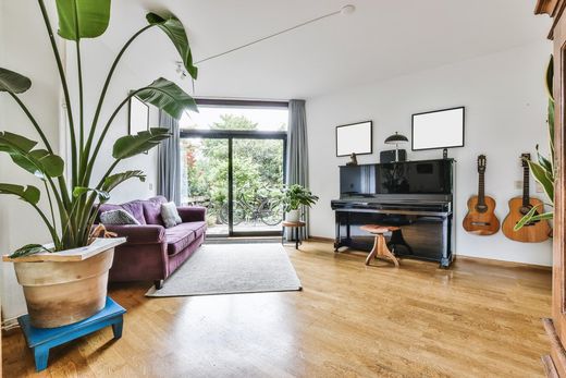 Apartment / Etagenwohnung in Corsier, Genève