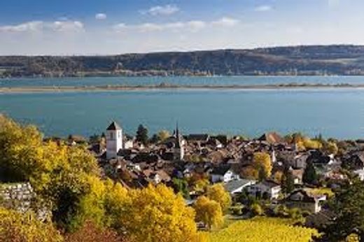 Luxus-Haus in La Neuveville, Jura bernois