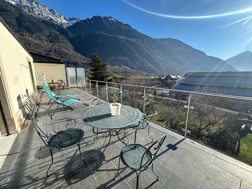 펜트하우스 / Evionnaz, Martigny District