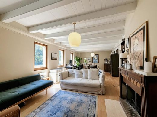 Apartment / Etagenwohnung in Presinge, Genève