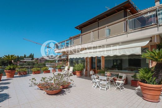 阁楼  罗马市, 罗马省