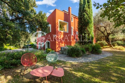 Villa Scarlino, Grosseto ilçesinde