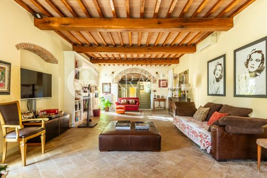 Villa for sale in Marina di Pietrasanta