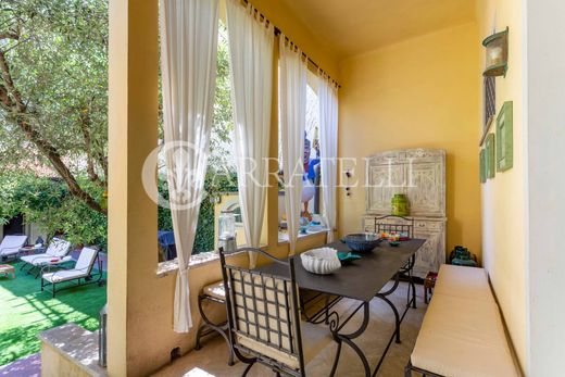 Villa a Viareggio, Lucca