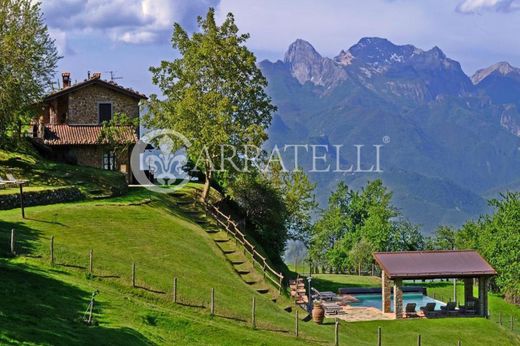 Rural or Farmhouse in Pieve Fosciana, Provincia di Lucca