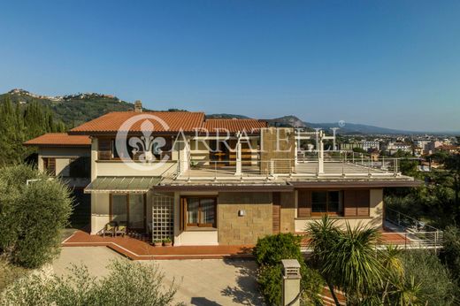 Villa Lucca, Lucca ilçesinde