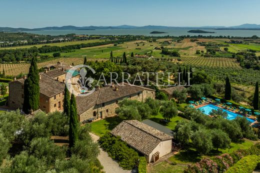 Tuoro sul Trasimeno, Provincia di Perugiaのカントリー風またはファームハウス