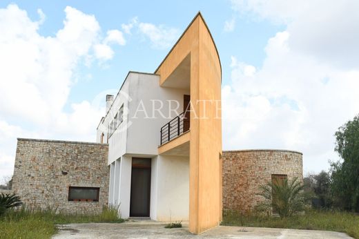 Villa a Specchia, Lecce