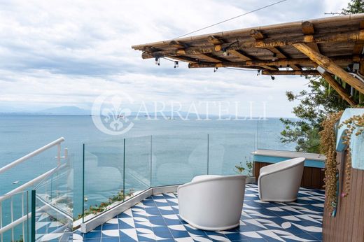 Villa Vietri sul Mare, Salerno ilçesinde