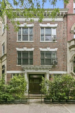 Townhouse in Washington Heights, New York County