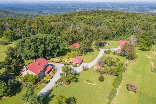 Luxury home in Bluemont, Loudoun County