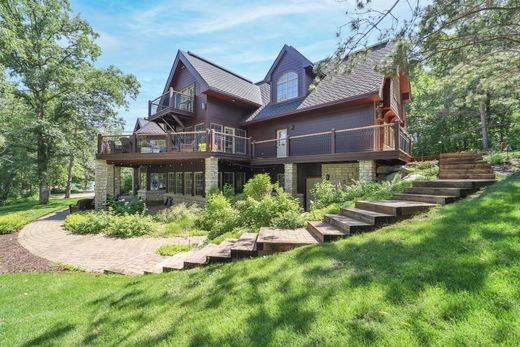 Luxury home in Breezy Point, Crow Wing County