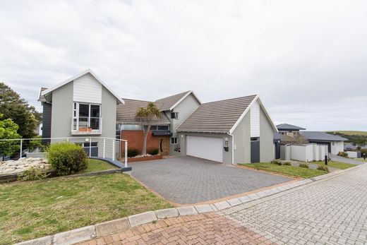 Luxury home in Port Elizabeth, Nelson Mandela Bay Metropolitan Municipality