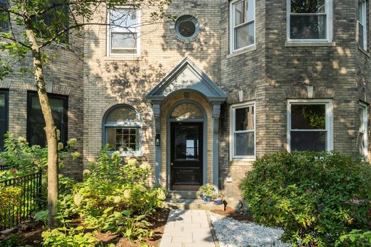 Apartment in Brookline, Norfolk County