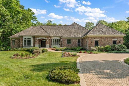 Luxury home in Crown Point, Lake County