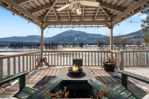 Luxury home in Clark Fork, Bonner County