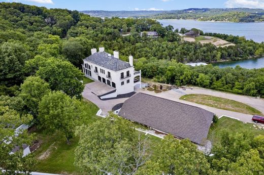 Luxury home in Kimberling City, Stone County