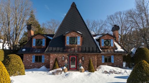 Luxury home in Mont-Saint-Hilaire, Montérégie