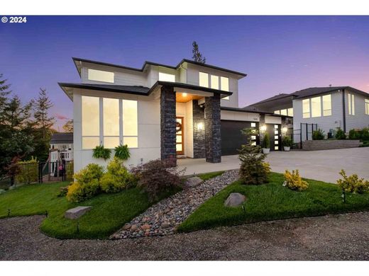 Luxury home in Washougal, Clark County