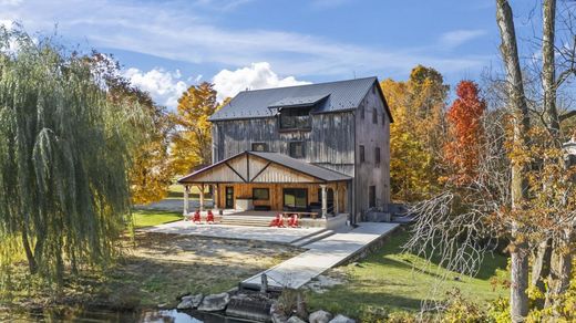 Teeswater, Bruce Countyの高級住宅