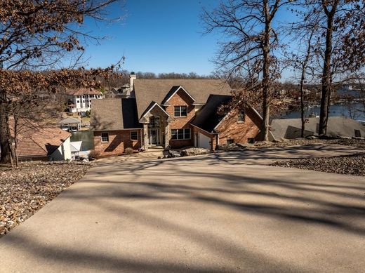 Luxury home in Sunrise Beach, Camden County