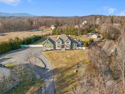 Luxury home in Red Hook, Dutchess County