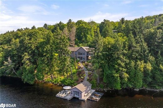 Luxury home in Huntsville, Ontario