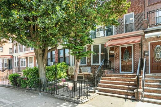 Townhouse - Steinway, Queens County