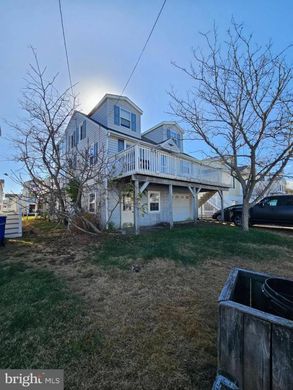 Luxury home in Fenwick Island, Sussex County