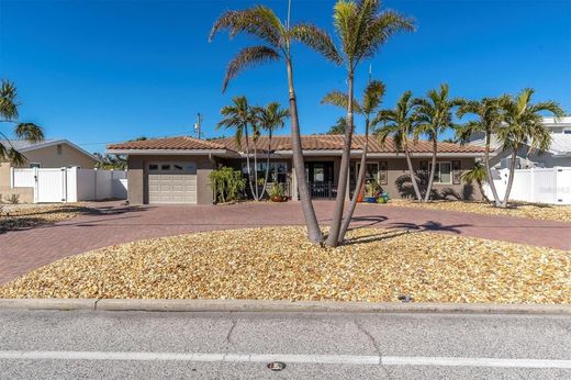 Luxury home in St. Pete Beach, Pinellas County