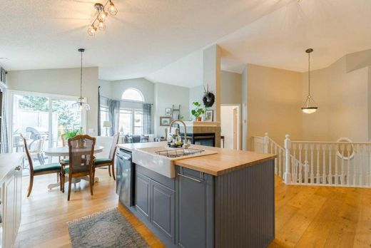 Luxury home in Cochrane, Alberta