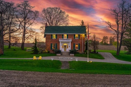 Luxury home in Millbrook, Peterborough County