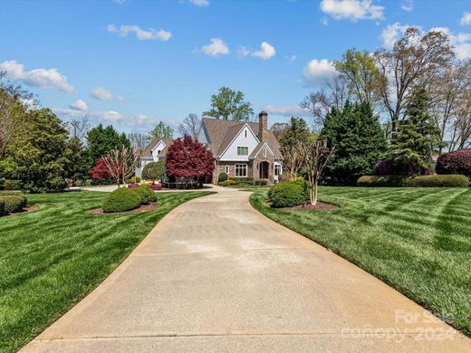 Luxury home in Mooresville, Iredell County