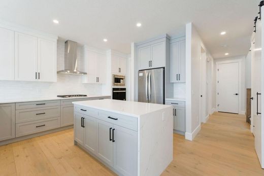 Luxury home in Cochrane, Alberta