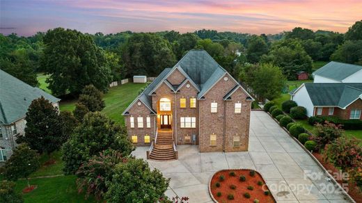 Luxury home in Mooresville, Iredell County