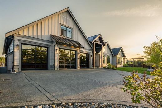 Luxury home for sale in Parksville