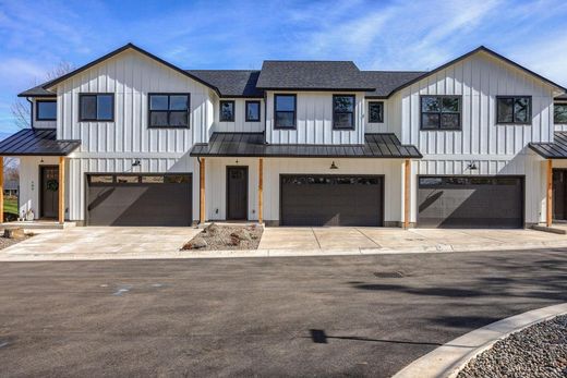 Luxury home in Eagle Point, Jackson County