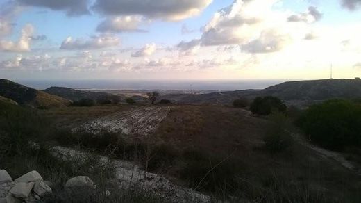 Marathoúnta, Paphos Districtの土地