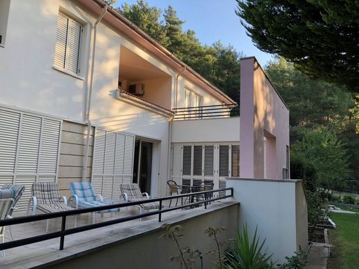 Moniátis, Limassol Districtのヴィラ